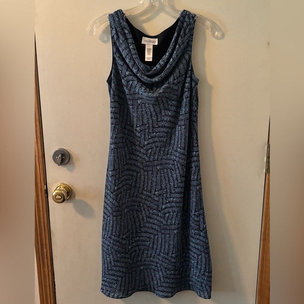 Sleeveless dress with draped scoop neck.size 6. Navy and light blue pattern